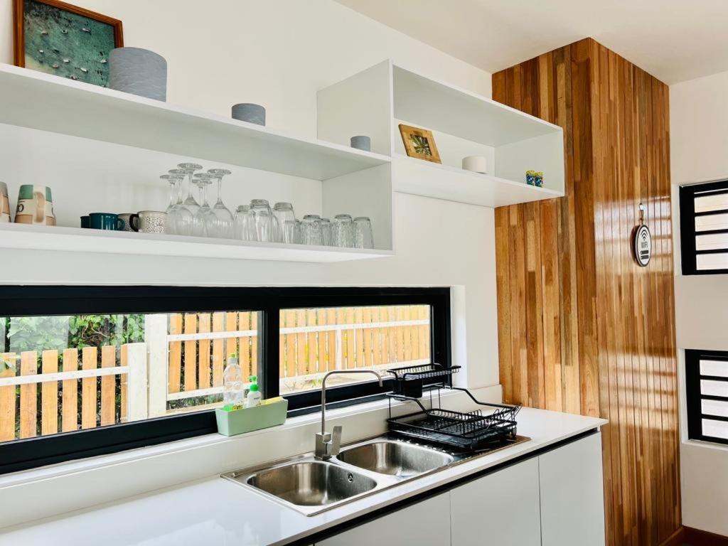 Into The Sun - Modern Holiday Home Albion Buitenkant foto
